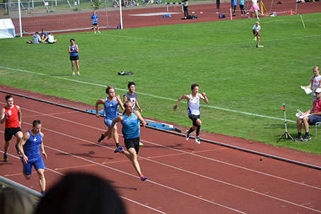 150819-Bimo-Senaro-debuterar-på-100-meter-seniorer.jpg